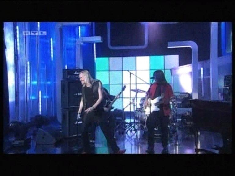 cap018.jpg - Uriah Heep appeared in The 50th Ultimative Chart Show in Koln Germany! On the show were Uriah Heep, Brian Adams, Alice 
Cooper, Sweet, Nazareth, The Troggs & Suzi Quatro. Uriah Heep did a mix of Free Me and Easy Livin'. Visit: http://www.rtl.de/musik/musik_850587.php
Thanks to Renate Fischer for the stills.