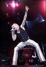 Bernie Shaw doing a damned fine Dave Lee Roth impression!