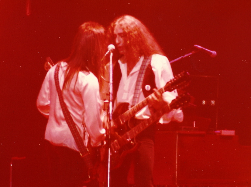 2.jpg - Trevor Bolder & Ken Hensley November 28 1977 Manchester UK